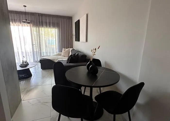 The Black Atelier Semesterbostad