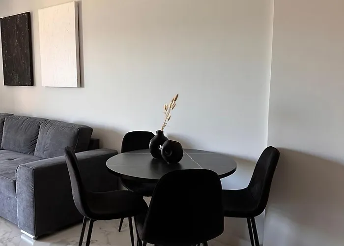 Semesterbostad The Black Atelier *